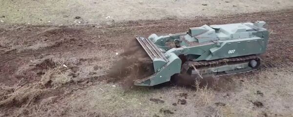 Разминирование территорий в районе аэропорта Степанакерта - Sputnik Արմենիա