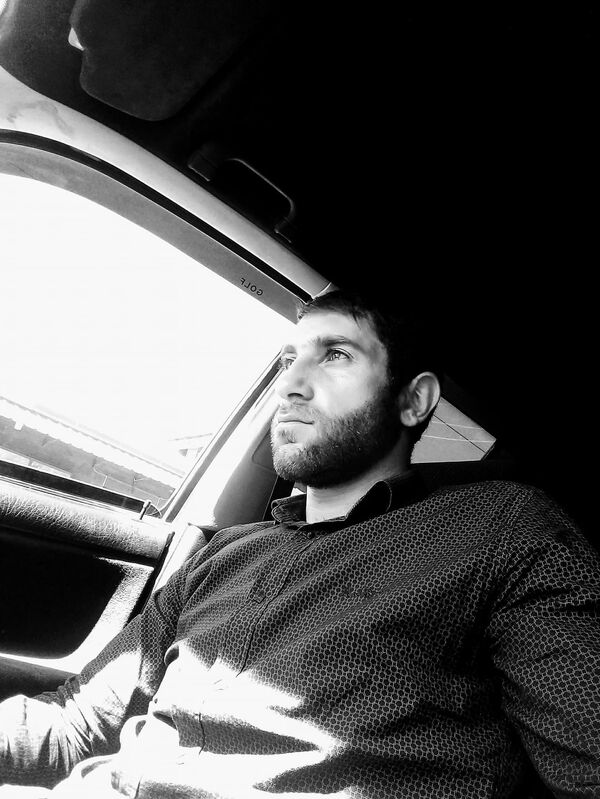 Կարո ջան, չմտածես, կարևորը` ողջ ես. հայտնի լուսանկարի հերոսի պատմությունը Կարո ջան, չմտածես, կարևորը` ողջ ես. հայտնի լուսանկարի հերոսի պատմությունը - Sputnik Արմենիա