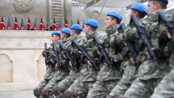 Президенты Турции и Азербайджана Тайип Эрдоган и Ильхам Алиев на военном параде (10 декабря 2020). Баку - Sputnik Армения