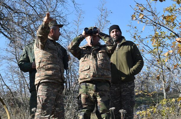 Армянские военные участвуют в процессе демаркации границы на юге страны - Sputnik Армения