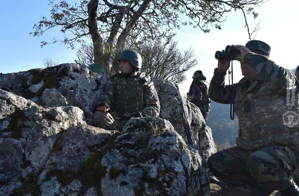 Армянские военные участвуют в процессе демаркации границы на юге страны - Sputnik Армения