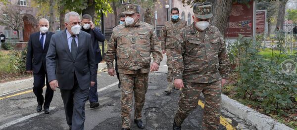 Министр обороны Вагаршак Арутюнян посетил Центральный клинический военный госпиталь (11 декабря 2020). Еревaн - Sputnik Армения
