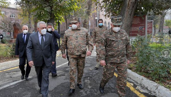 Министр обороны Вагаршак Арутюнян посетил Центральный клинический военный госпиталь (11 декабря 2020). Еревaн - Sputnik Армения