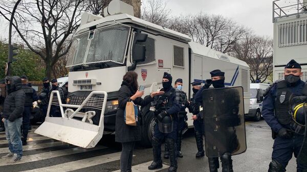 Полицейские во время демонстрации против законопроекта о глобальной безопасности (12 декабря 2020). Париж - Sputnik Армения