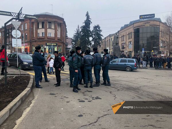Ինչի՞ համար է մեր կառավարությունը. Գյումրիում պահանջում են Փաշինյանի հրաժարականը Ինչի՞ համար է մեր կառավարությունը. Գյումրիում պահանջում են Փաշինյանի հրաժարականը - Sputnik Արմենիա