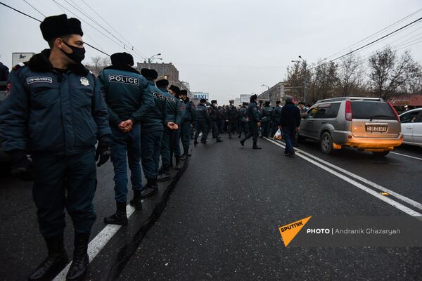 Шествие оппозиции Армения без Никола: парализовано движение на проспекте Комитаса - Sputnik Армения