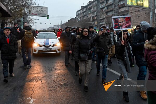 «Նիկոլը չունի հանրային աջակցություն». մեկնարկել է ՀՀ վարչապետի հրաժարականի պահանջով երթը - Sputnik Արմենիա