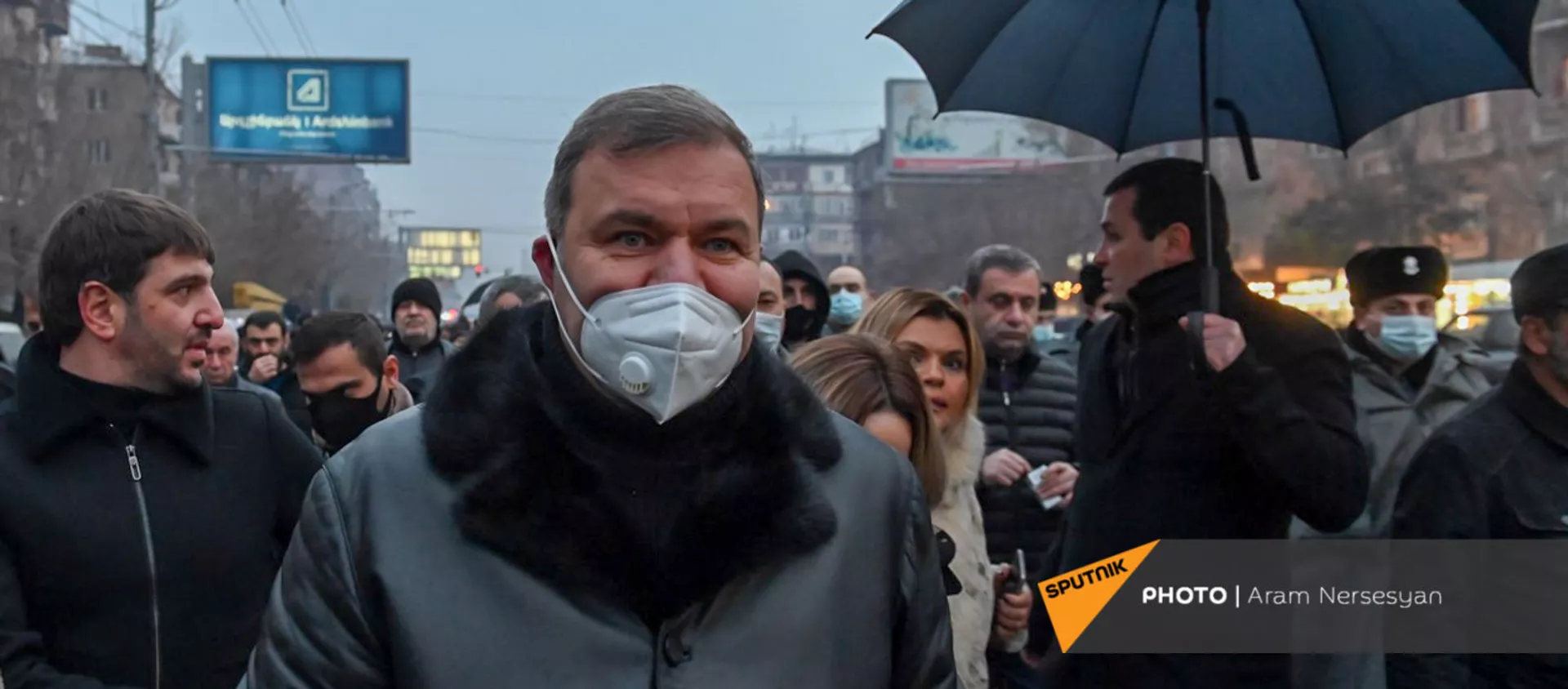 Микаел Мелкумян во время шествия членов оппозиции с требованием отставки премьер-министра (14 декабря 2020). Еревaн - Sputnik Армения, 1920, 01.03.2021