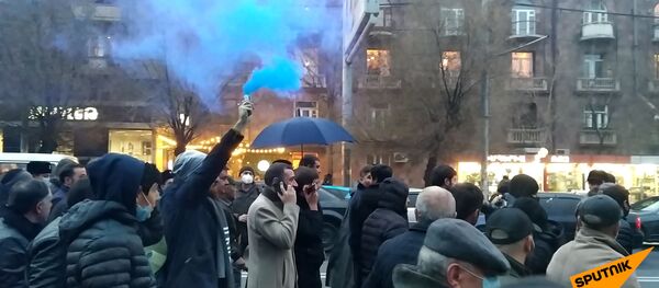 Активисты проводят шествие от проспекта Комитаса к центру Еревана - Sputnik Армения