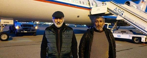 Шахбаз Гулиев и Дильгам Аскеров, находящиеся в Армении, были доставлены в Баку  - Sputnik Армения