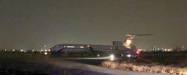 Самолет с пленными на борту приземлился в аэропорту Эребуни (14 декабря 2020). Еревaн - Sputnik Армения