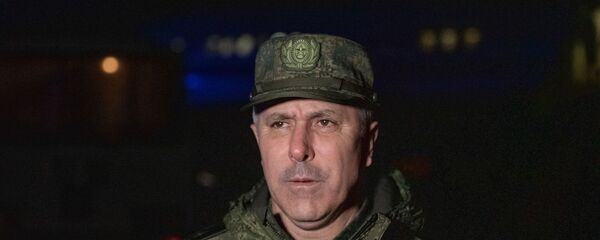 Командующий Миротворческими Силами РФ в Карабахе Рустам Мурадовв в аэропорту Эребуни во время встречи прибывающего из Баку самолета с военнопленными (14 декабря 2020). Еревaн - Sputnik Արմենիա