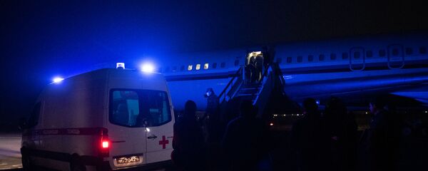 Машина скорой помощи у трапа самолета с пленными на борту в аэропорту Эребуни (14 декабря 2020). Еревaн Машина скорой помощи у трапа самолета с пленными на борту в аэропорту Эребуни (14 декабря 2020). Еревaн - Sputnik Армения