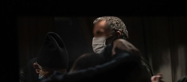 Пленные спускаются по трапу самолета в аэропорту Эребуни (14 декабря 2020). Еревaн - Sputnik Արմենիա