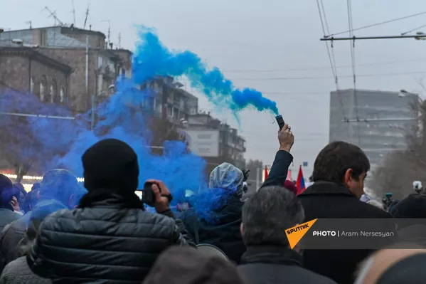 Шествие оппозиции с требованием отставки правительства Армении во главе с премьер-министром (14 декабря 2020). Еревaн Шествие оппозиции с требованием отставки правительства Армении во главе с премьер-министром (14 декабря 2020). Еревaн - Sputnik Армения