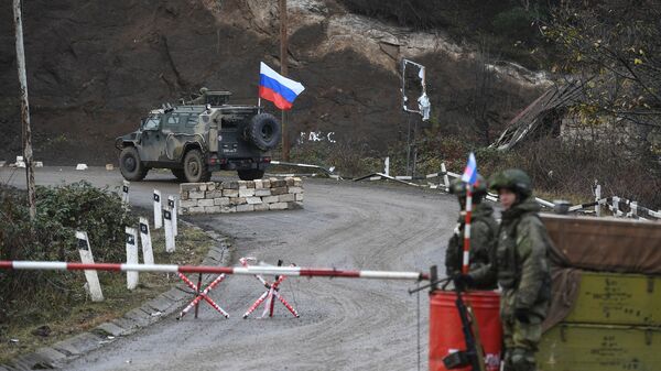 Блокпост российских миротворческих сил в Лачинском коридоре - Sputnik Армения