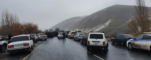 Жители Ширака перекрыли дорогу Гюмри-Бавра (16 декабря 2020). Село Кети Жители Ширака перекрыли дорогу Гюмри-Бавра (16 декабря 2020). Село Кети - Sputnik Արմենիա
