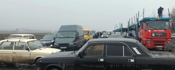 Жители Ширака перекрыли дорогу Гюмри-Ереван (16 декабря 2020). Село Азатан Жители Ширака перекрыли дорогу Гюмри-Ереван (16 декабря 2020). Село Азатан - Sputnik Արմենիա