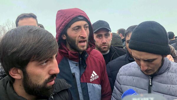Освободившиеся из окружения жители Ширака рассказывают подробности своего освобождения (16 декабря 2020). Село Азатан - Sputnik Արմենիա