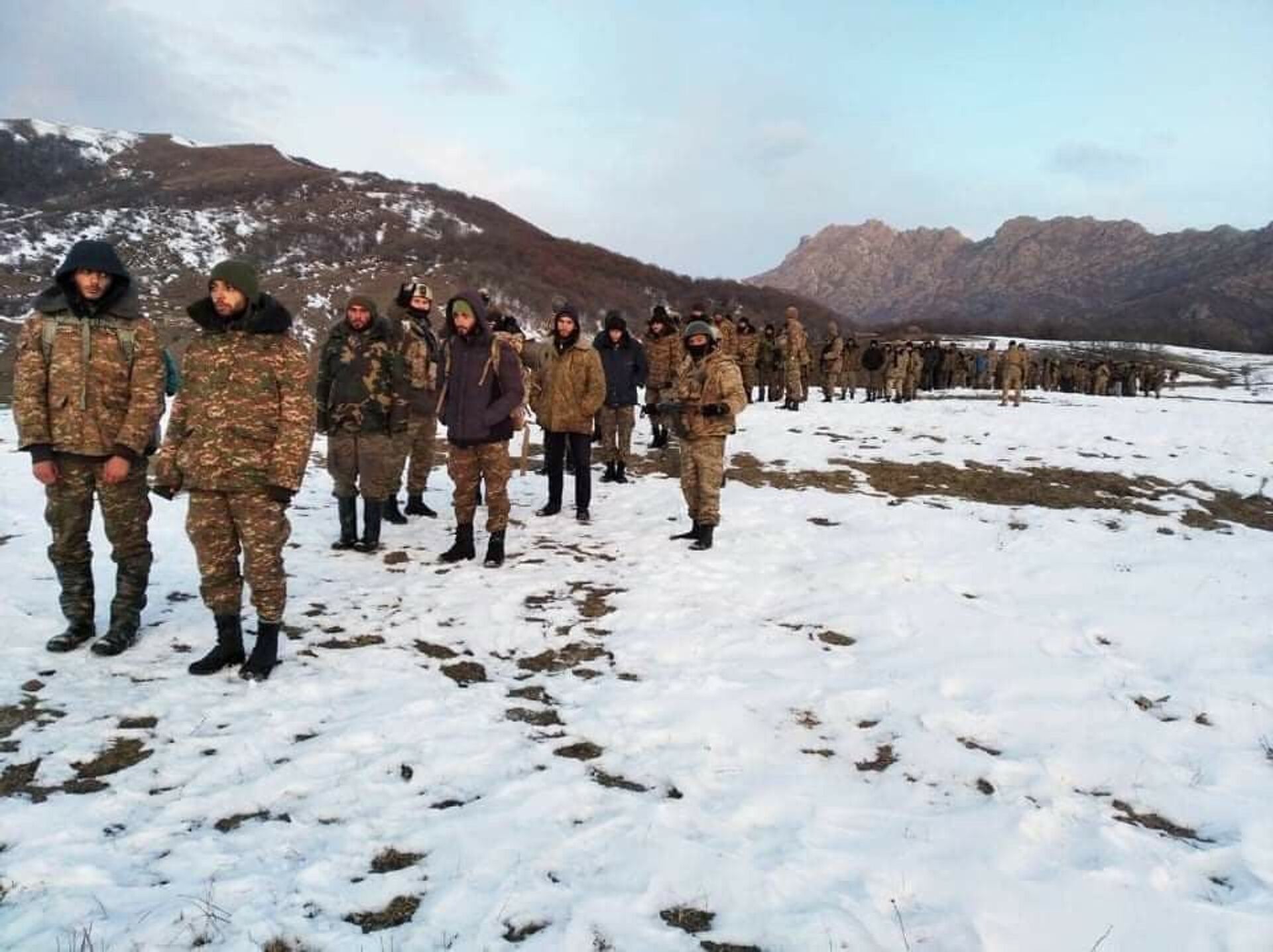  Армянские военнослужащие, взятые в плен во время захвата сел Хцаберд и Хин-Тагер Гадрутского района - Sputnik Армения, 1920, 14.09.2021