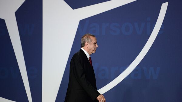 Президент Турции Реджеп Тайип Эрдоган прибывает на открытие саммита НАТО (8 июля 2016). Варшава - Sputnik Армения