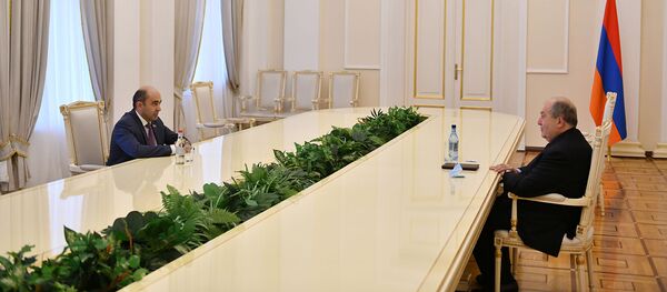 Президент Армен Саркисян встретился с руководителем парламентской фракции Просвещенная Армения Эдмоном Марукяном (16 декабря 2020). Еревaн - Sputnik Армения
