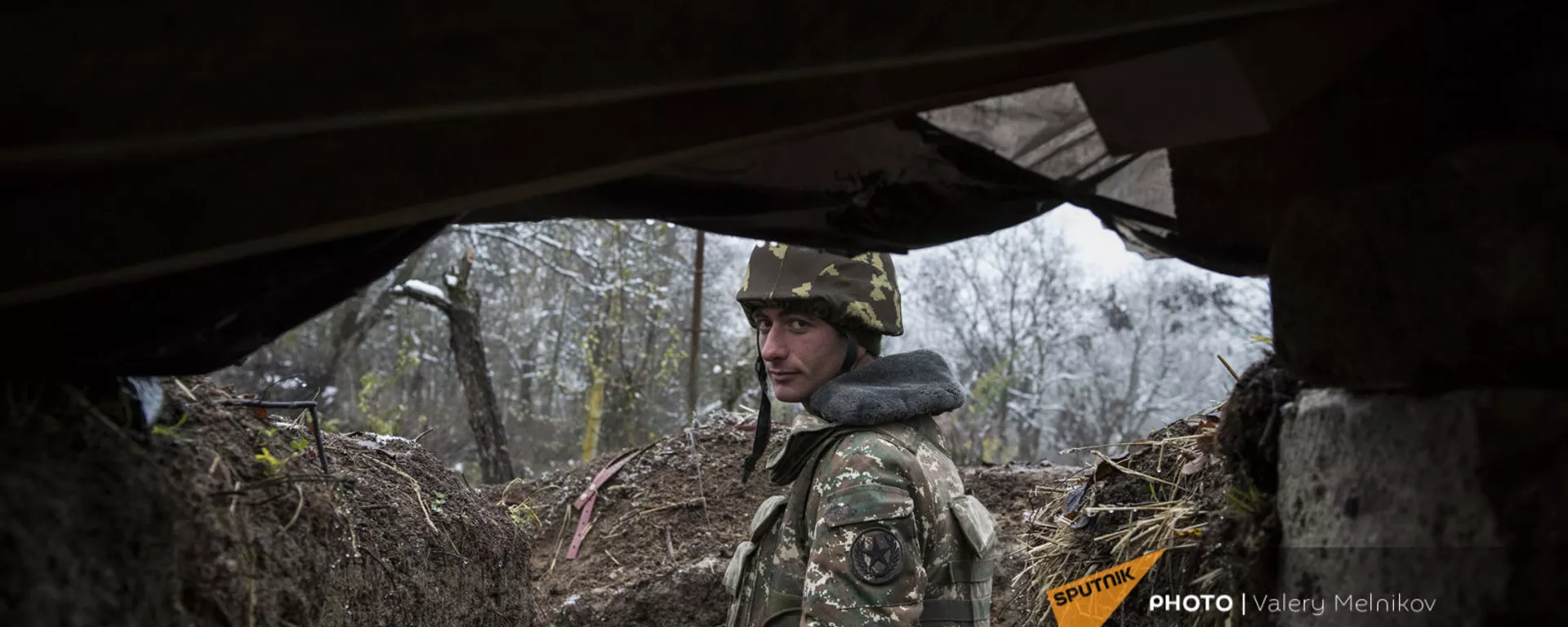Военнослужащий армии обороны Карабаха на одной из улиц в селе Тагавард Мартунинского района (11 декабря 2020). Карабах - Sputnik Армения, 1920, 12.01.2021