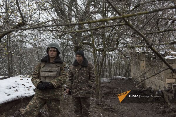 Պաշտպանության բանակի զինծառայողները Մարտունու շրջանի Թաղավարդ գյուղում - Sputnik Արմենիա
