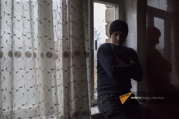 Юноша в своем доме в селе Тагавард Мартунинского района (11 декабря 2020). Карабах - Sputnik Армения