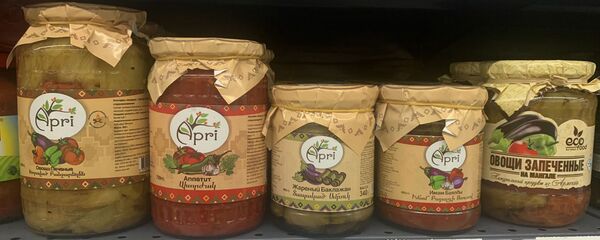 Армянские овощные консервы в  супермаркете в Беларуси - Sputnik Армения