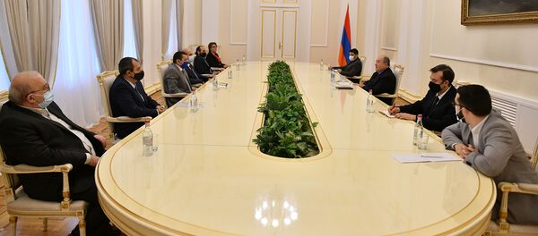 Президент Армен Саркисян продолжает консультации с парламентскими и внепарламентскими силами (17 декабря 2020). Еревaн - Sputnik Армения