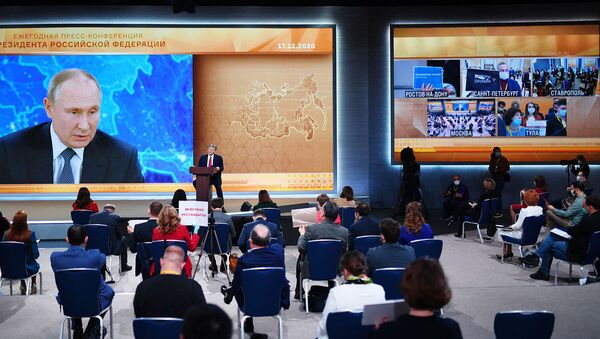 Президент России Владимир Путин в режиме видеоконференции участвует в ежегодной пресс-конференции (17 декабря 2020). Москвa - Sputnik Армения