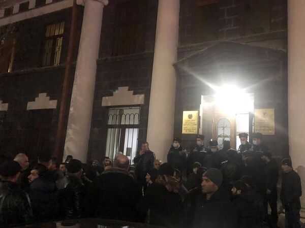 Кто отправил наших ребят к туркам?: жители Ширака возмущены - Sputnik Армения