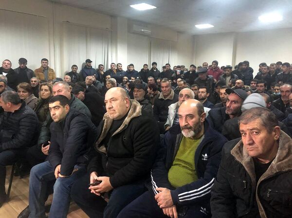 Кто отправил наших ребят к туркам?: жители Ширака возмущены - Sputnik Армения