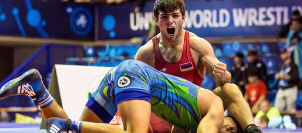 Вазген Теванян победил представителя Украины Гора Ованнисяна на ЧМ по вольной борьбе (17 декабря 2020). Белград - Sputnik Արմենիա