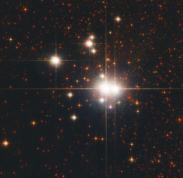 Рассеянное скопление NGC 6193 в созвездии Жертвенник - Sputnik Армения