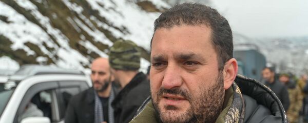 Вице-мэр Гориса Менуа Овсепян на перекрытой дороге Горис-Мегри (18 декабря 2020). Сюник - Sputnik Արմենիա