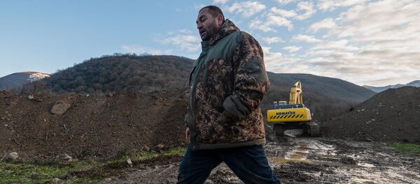 Экскаватор роет пограничную линию с Азербайджаном (18 декабря 2020). Капан Экскаватор роет пограничную линию с Азербайджаном (18 декабря 2020). Капан - Sputnik Արմենիա