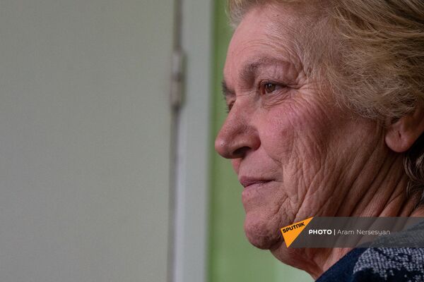 Встали на колени, начали молиться: жизнь в армянском селе Сотк, в 9 км от Азербайджана - Sputnik Армения