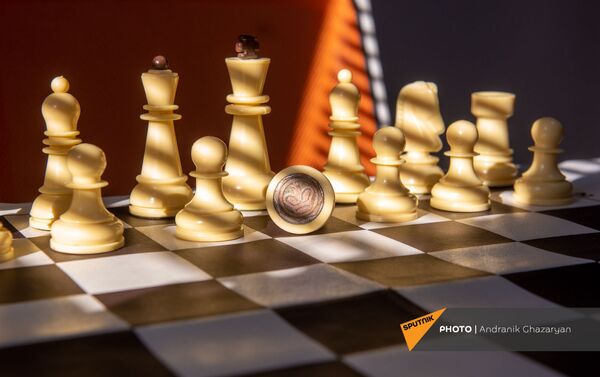 Модернизированные шахматы Джавада Ованнисяна, где каждая пешка имеет свой знак - Sputnik Армения