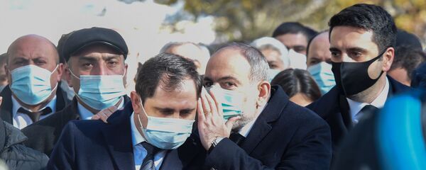 Премьер-министр Никол Пашинян и члены правительства перед Шествием памяти в Ераблур (19 декабря 2020). Еревaн - Sputnik Армения