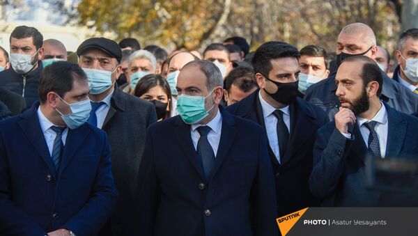 Премьер-министр Никол Пашинян и члены правительства перед Шествием памяти в Ераблур (19 декабря 2020). Еревaн - Sputnik Армения