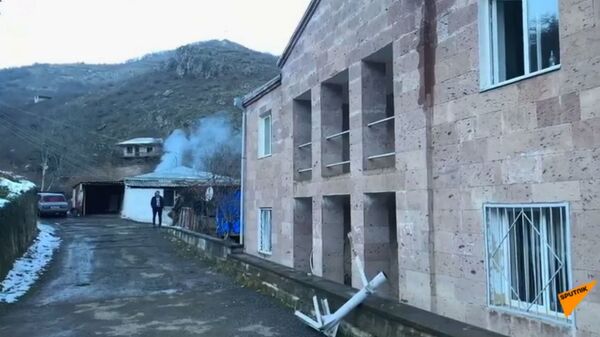 Азербайджанцы хотят поделить телевышку села Чакатен в Сюнике: в СССР граница была дальше Азербайджанцы хотят поделить телевышку села Чакатен в Сюнике: в СССР граница была дальше - Sputnik Армения