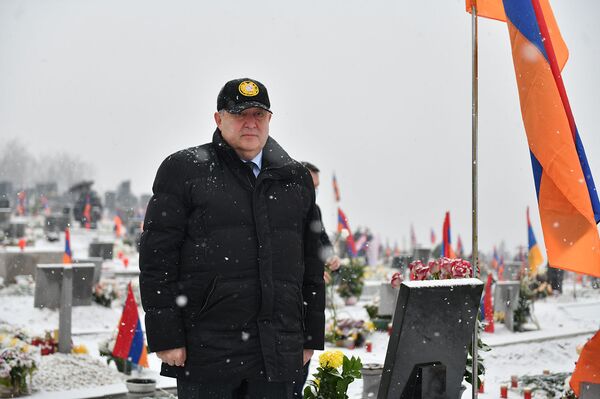 Все несчастья должны стать уроком: президент Армении посетил Ераблур - Sputnik Армения