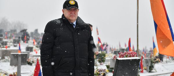 Президент Армен Саркисян посетил военный пантеон Ераблур (20 декабря 2020). Еревaн Президент Армен Саркисян посетил военный пантеон Ераблур (20 декабря 2020). Еревaн - Sputnik Армения