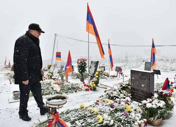 Все несчастья должны стать уроком: президент Армении посетил Ераблур - Sputnik Армения