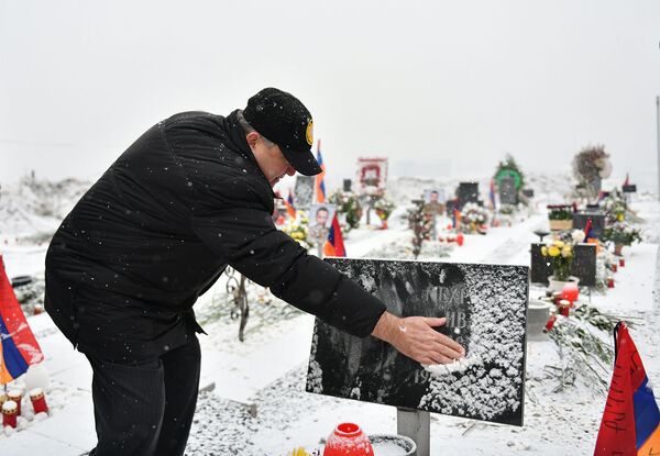 Все несчастья должны стать уроком: президент Армении посетил Ераблур - Sputnik Армения