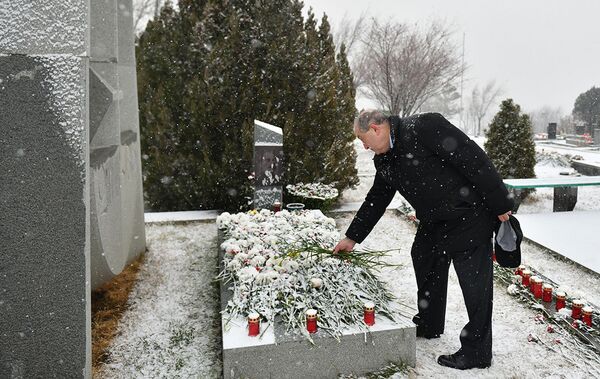 Все несчастья должны стать уроком: президент Армении посетил Ераблур - Sputnik Армения