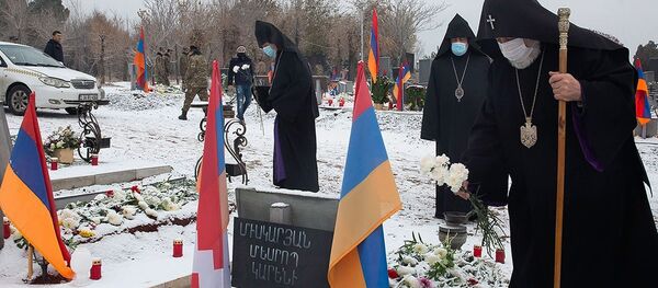 Католикос Гарегин Второй во главе армянского духовенства посетил военный пантеон Ераблур (20 декабря 2020). Еревaн Католикос Гарегин Второй во главе армянского духовенства посетил военный пантеон Ераблур (20 декабря 2020). Еревaн - Sputnik Արմենիա