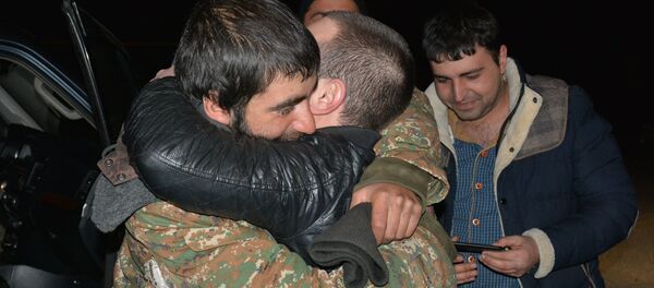 Шестеро призывников, пропавших без вести более 70 суток, усилиями ГСЧС, российских миротворцев в Карабахе и МККК вернулись на родину (20 декабря 2020). Степанакерт - Sputnik Արմենիա